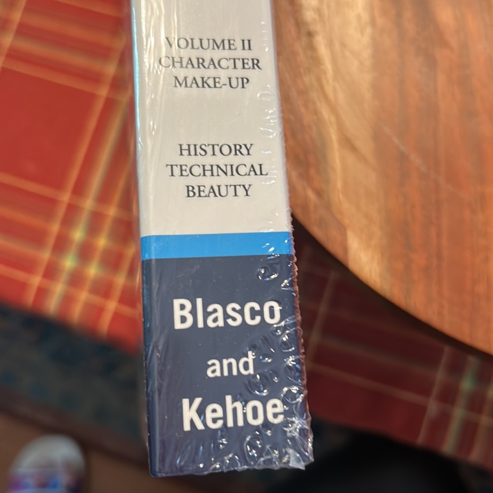 Makeup Book The Professional Make-Up Artist Volume II New Sealed In Plastic - Picture 4 of 4